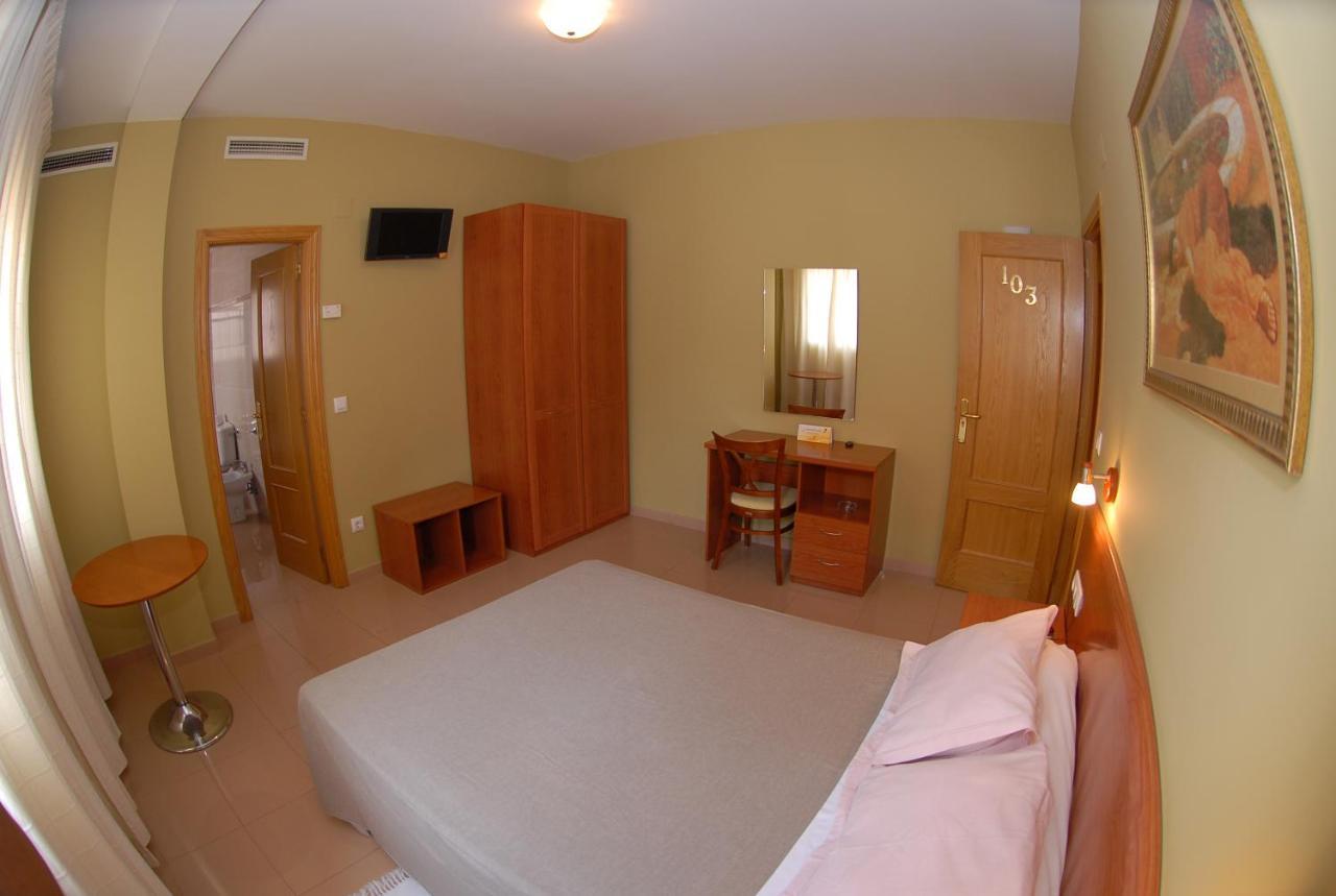 Hotel Dora Plasencia Exterior foto