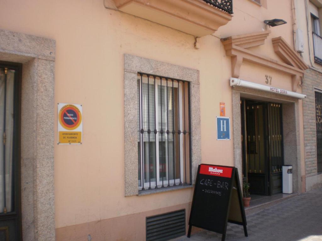 Hotel Dora Plasencia Exterior foto