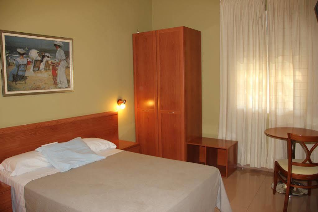 Hotel Dora Plasencia Exterior foto